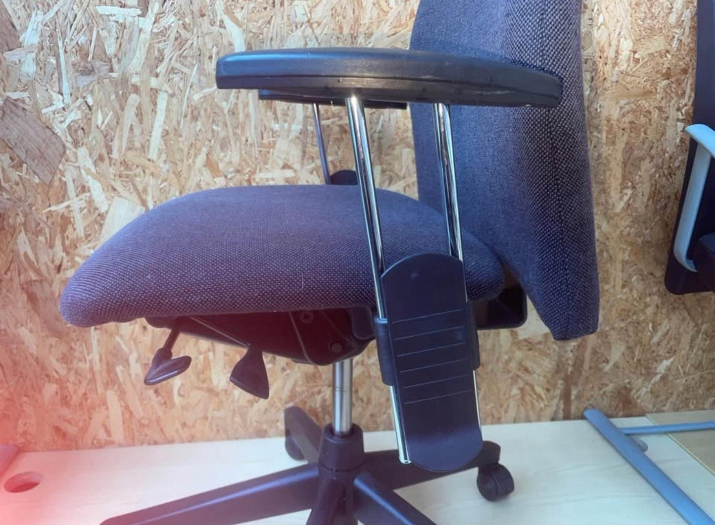 Haworth COMFORTO Ergonomic Office Chair with Adjustable Height & Swivel Black UK