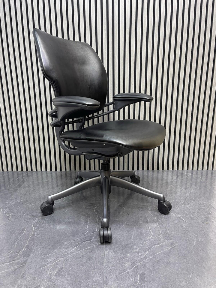 Humanscale freedom chair In Black Leather Gel Armrests UK Delivery