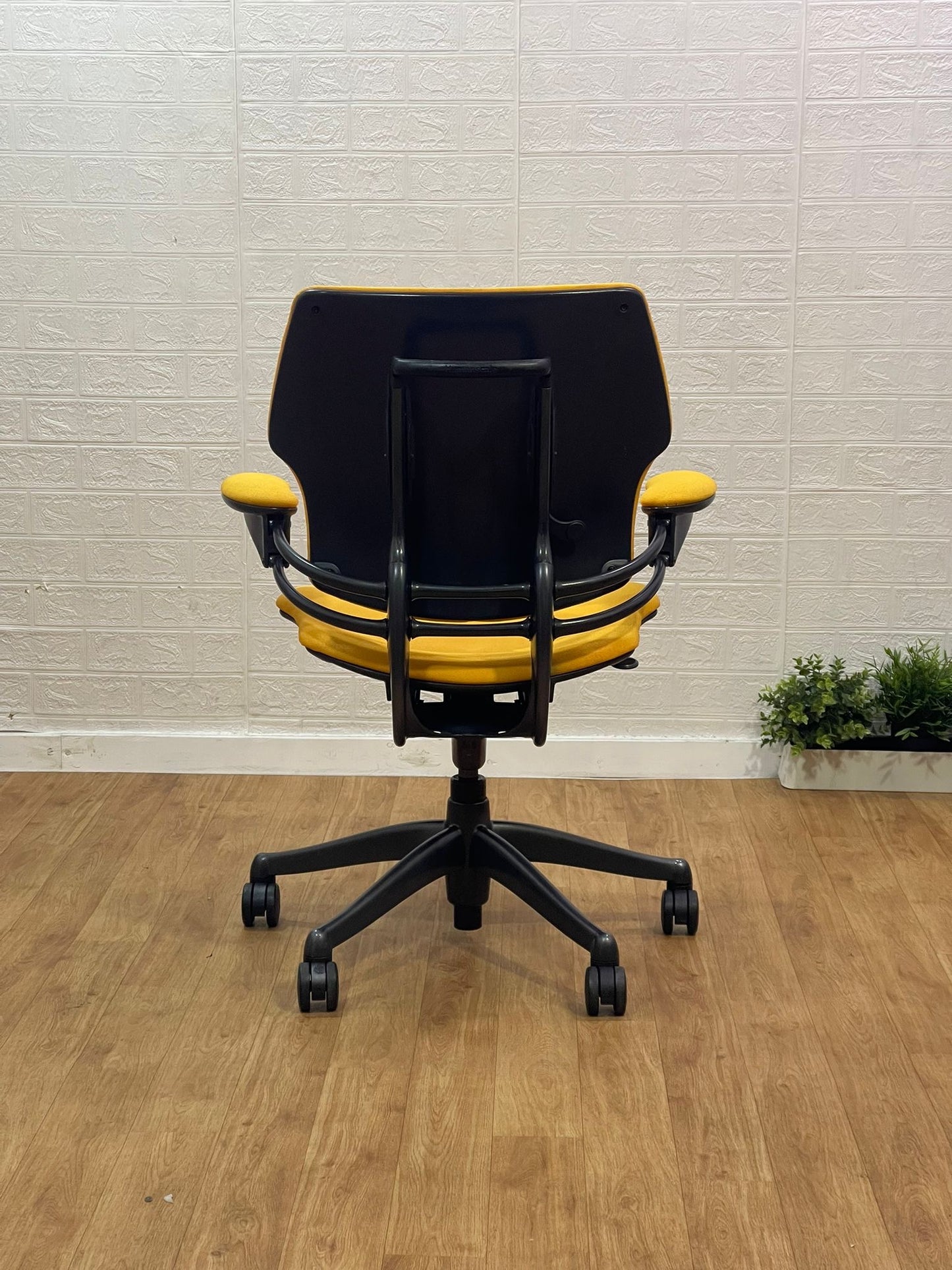 Humanscale Freedom Office Chair In Yellow Fabric
