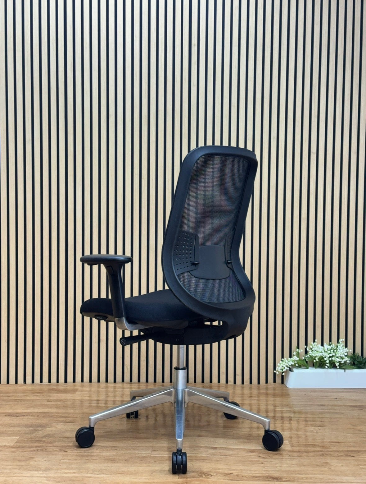 Orangebox Do Task Chair – Premium Ergonomic Mesh Office Chair - Chrome Base