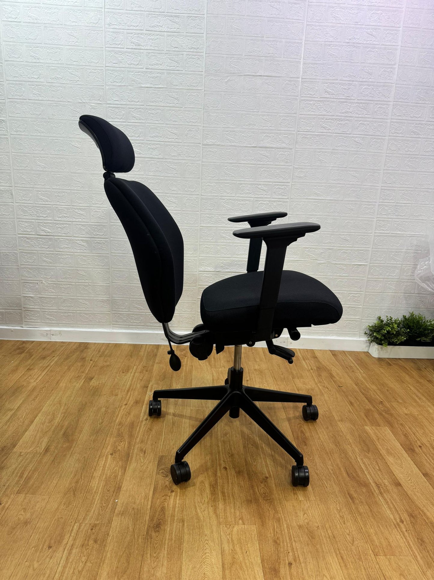 Ergonomic Super Adjustable Office Chair / Excellent Condition / Black / Posturite Chair Positiv Plus Medium Back Chair (with armrests/headrest) - Black