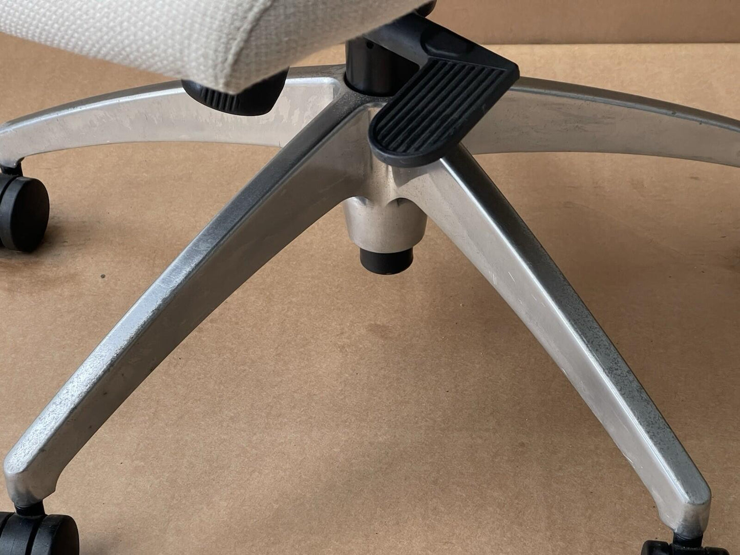 Global Accord Adjustable Office Chair-Lime/cream White - (RRP$1334) UK Delivery
