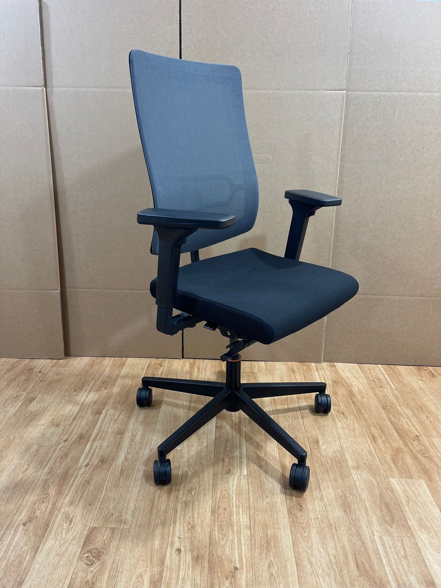 SEDUS BLACK DOT Fully Adjustable Office Chair