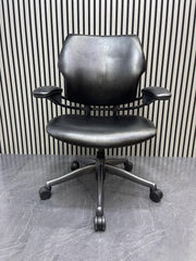 Humanscale freedom chair In Black Leather  Gel Armrests UK Delivery