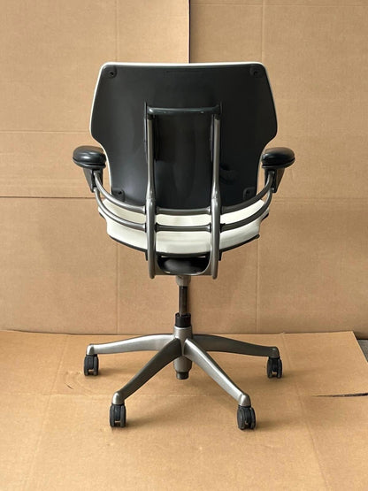 Humanscale freedom chair - White cream leather - black armrest - Upholstered