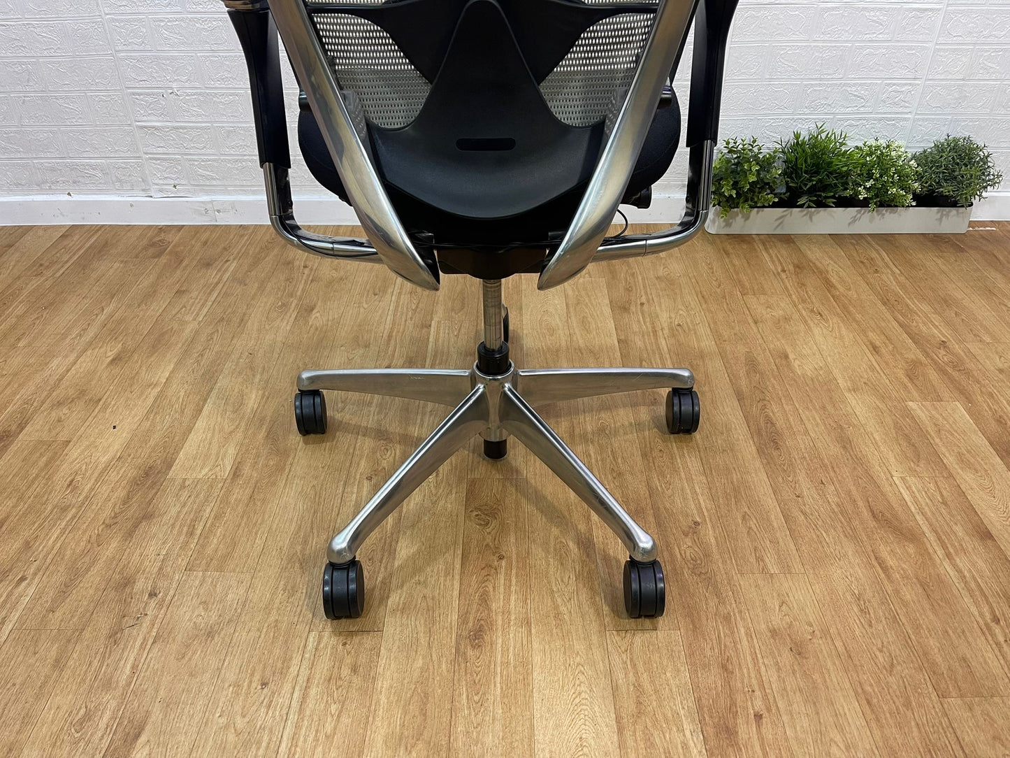 Okamura Contessa II Seconda Office Chair  / Polished Frame / Fully Adjustable-🚚