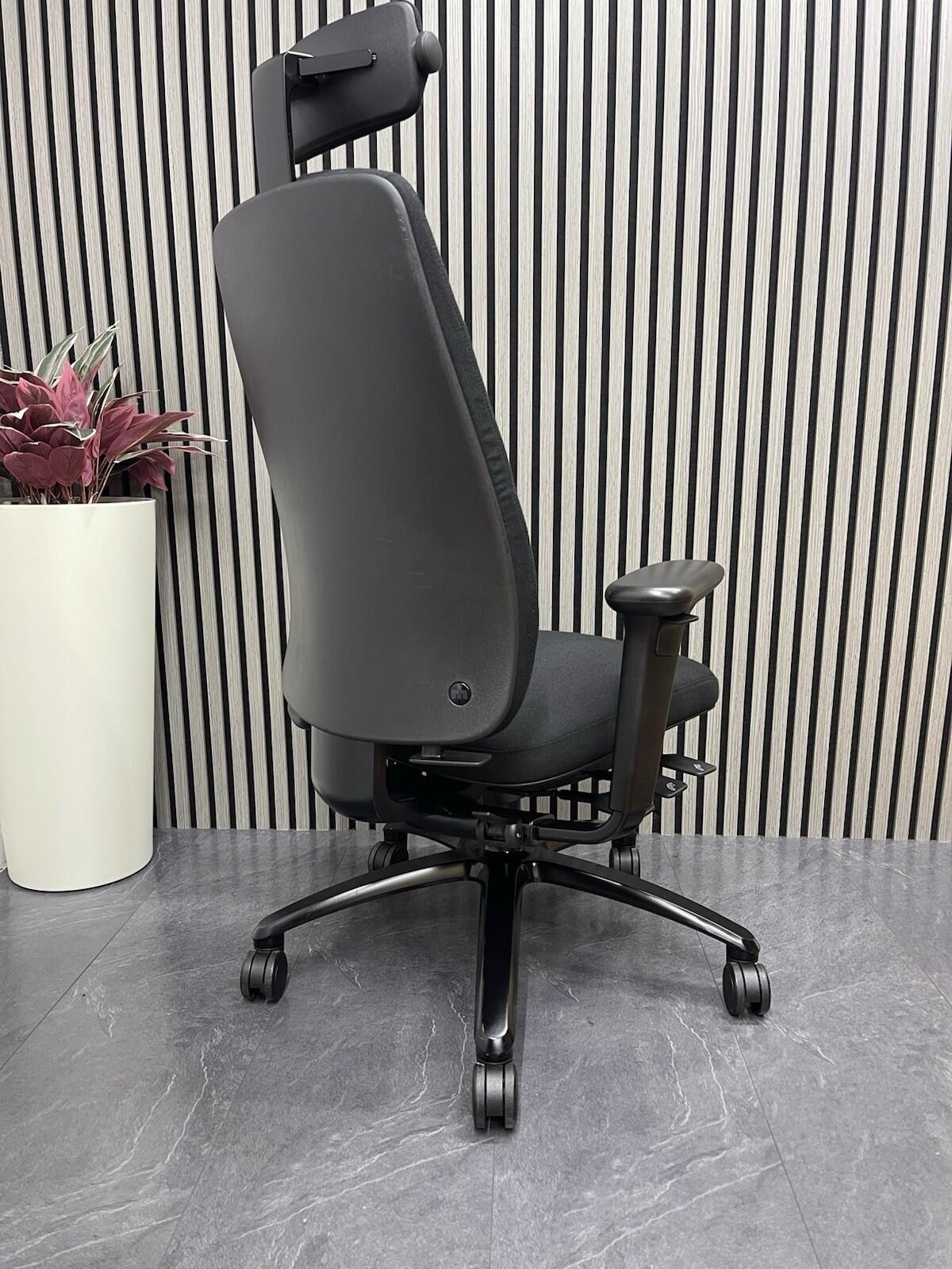 RH Logic 220 Fully Loaded Chair - All Black (Rrp£1548) - UK Delivery