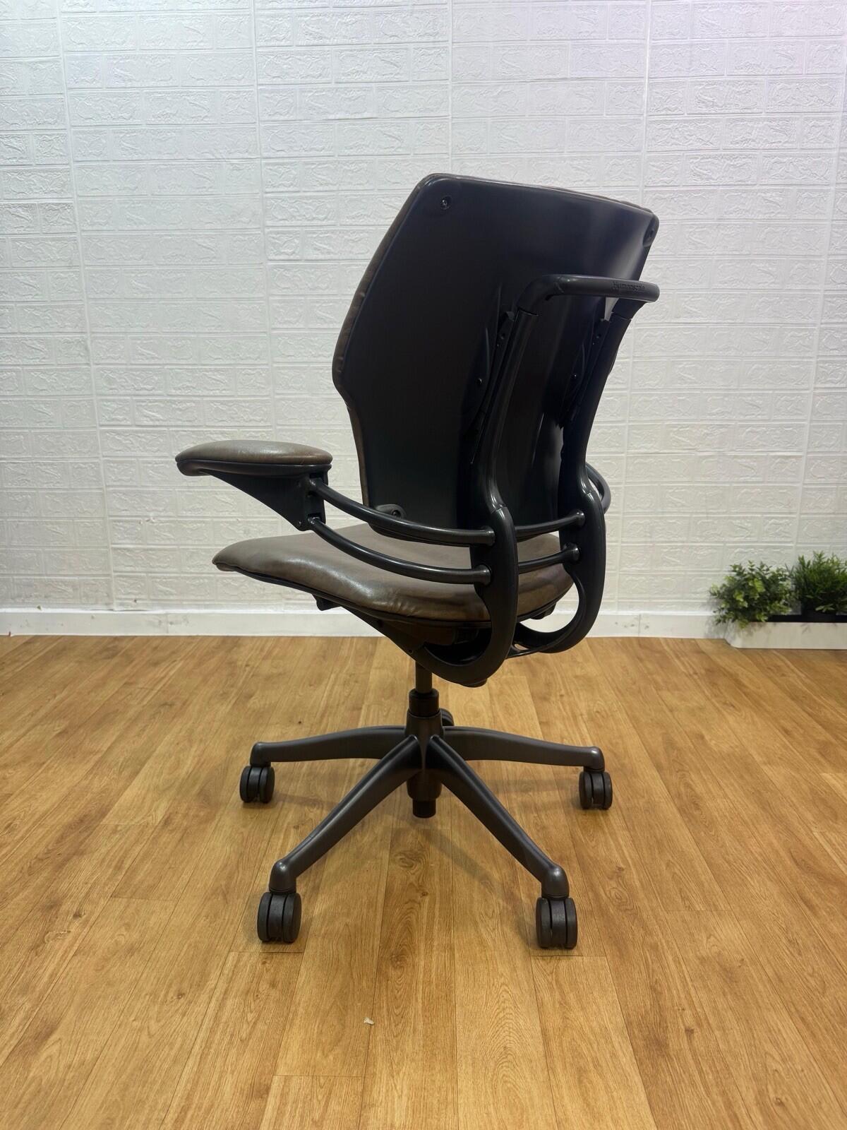 Humanscale Freedom Office Chair In Brown Smokey Finish - UK DELIVERY