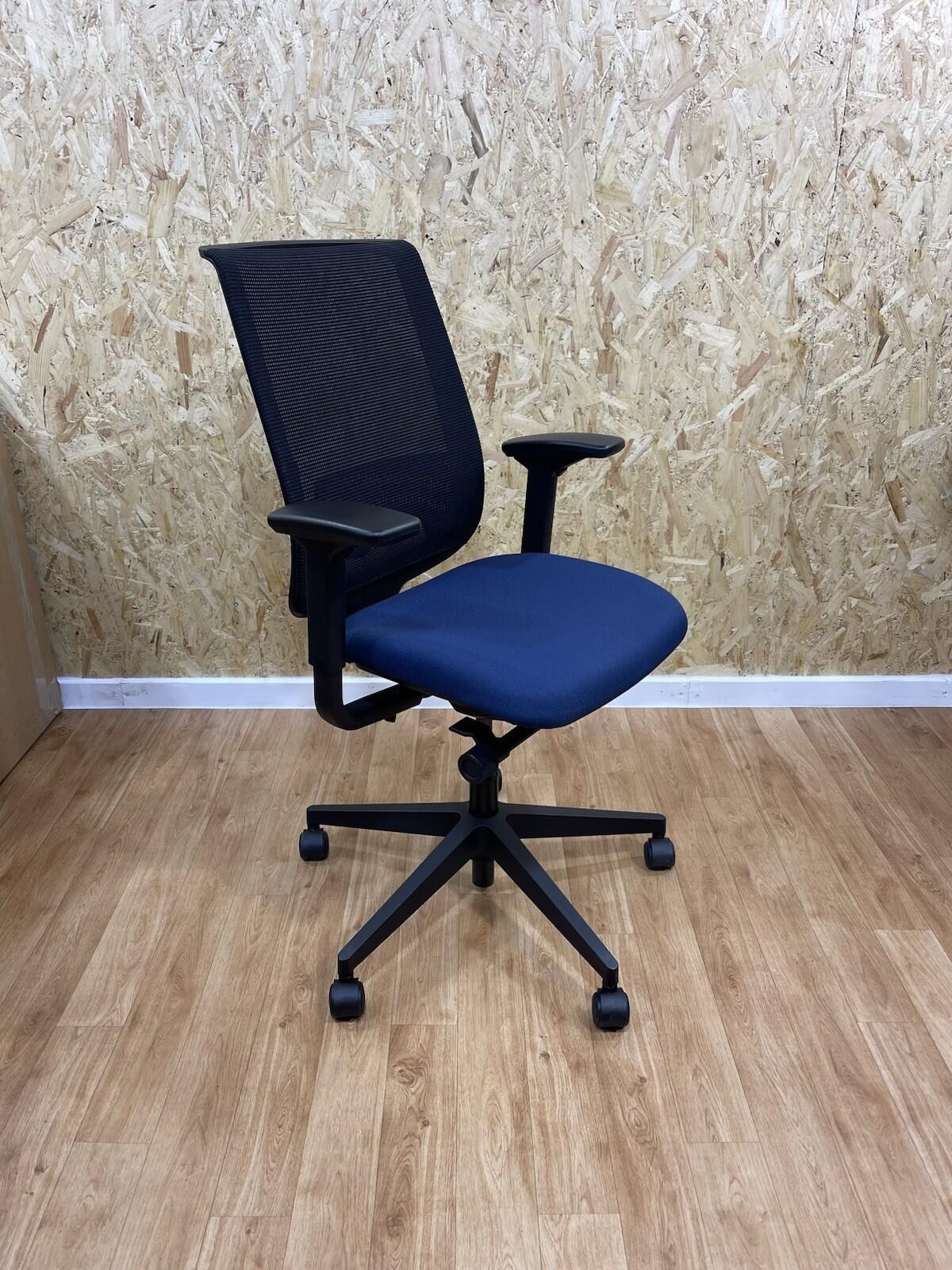 STEELCASE Reply Chair/Lumbar Support / 4D Armrests/Excellent Condition- Delivery