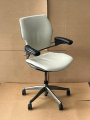 Humanscale freedom chair - White cream leather - black armrest - Upholstered