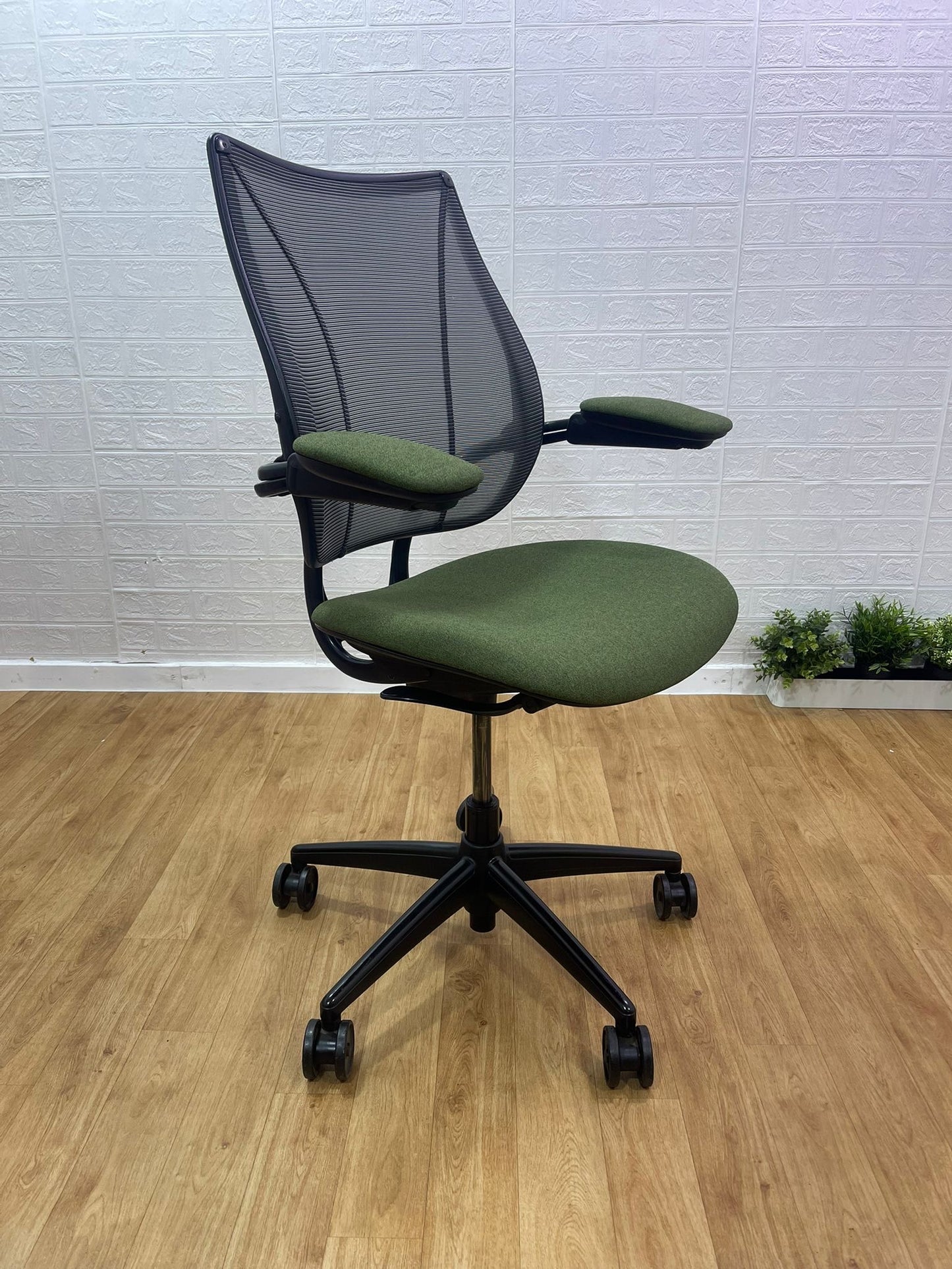 Humanscale Liberty office chair /Forest green fabric