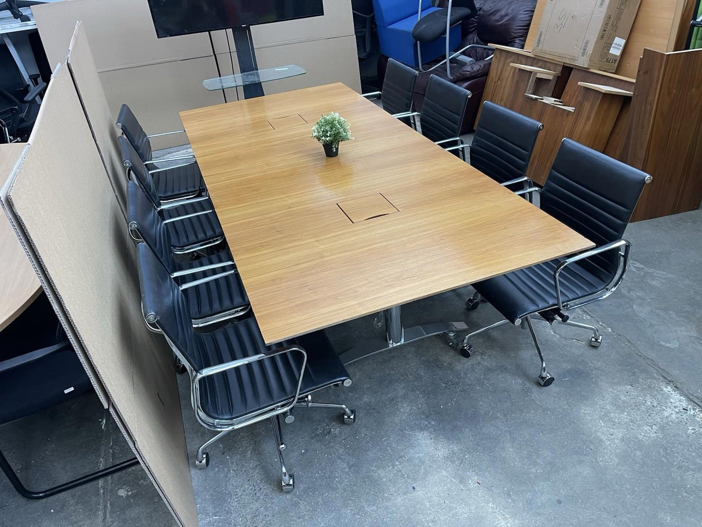 Walnut Mobile Meeting Table With 8 X Leather Adjustable Chairs