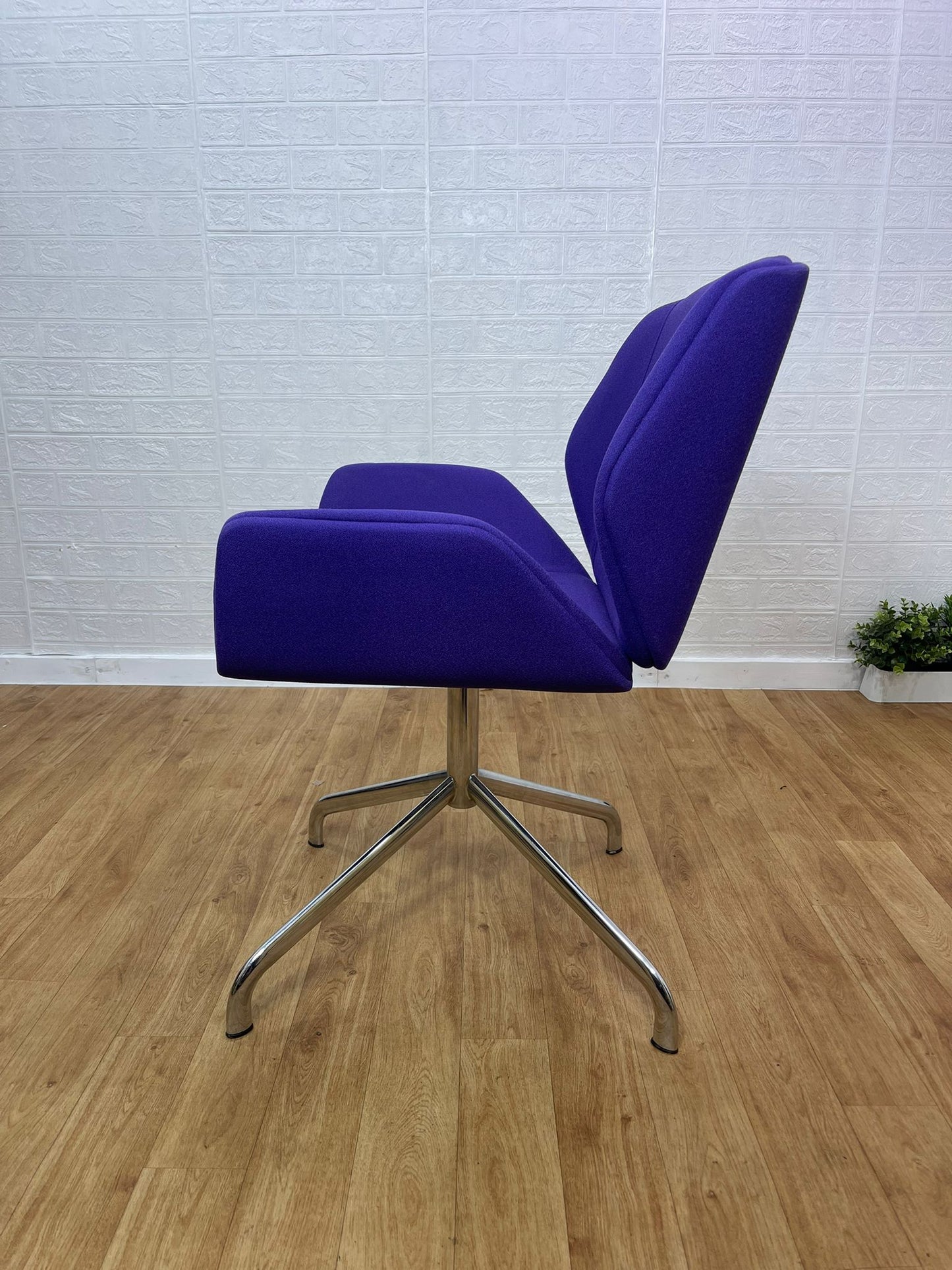 Boss Design Kruze Purple Swivel Tub Chair / Reception / Lounge - UK DELIVERY