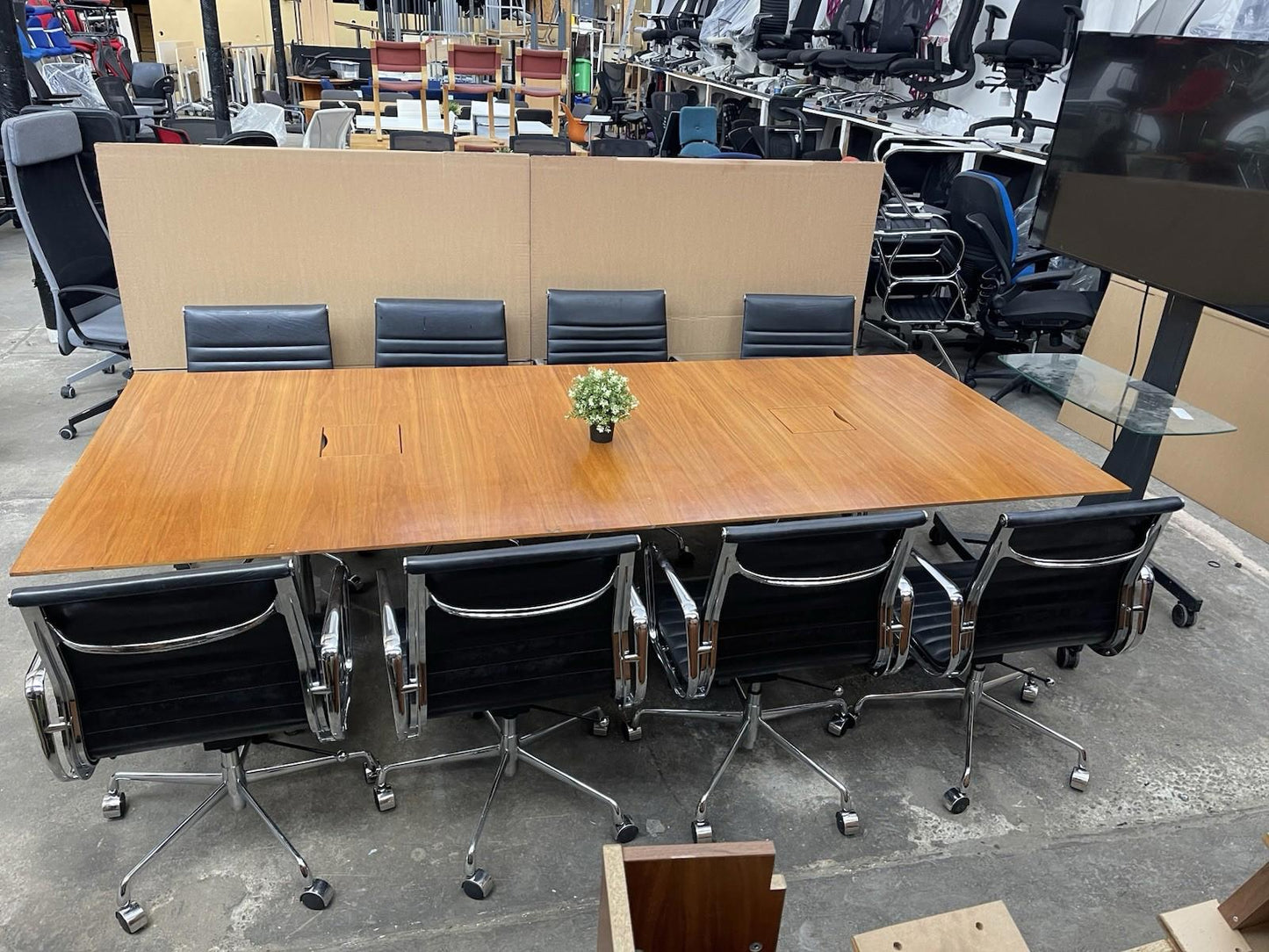 Walnut Mobile Meeting Table With 8 X Leather Adjustable Chairs