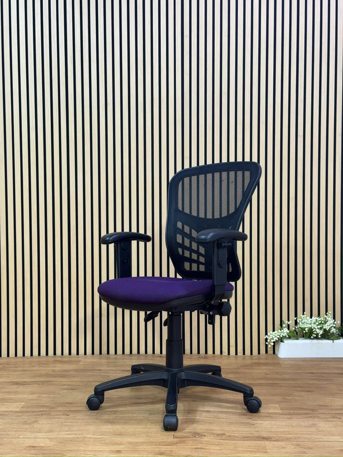 Fully adjustable operator office chairs - Medium back