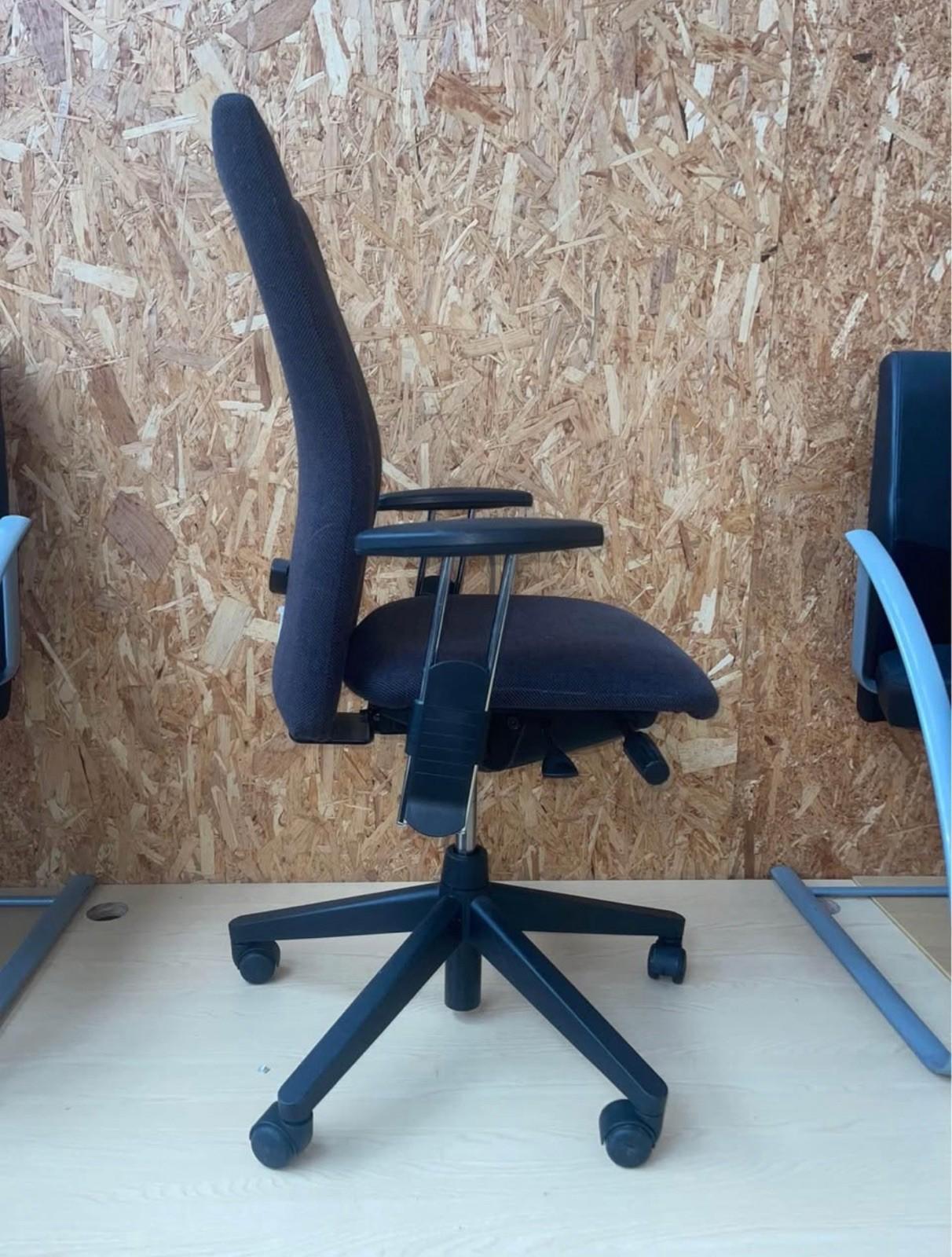 Haworth COMFORTO Ergonomic Office Chair with Adjustable Height & Swivel Black UK
