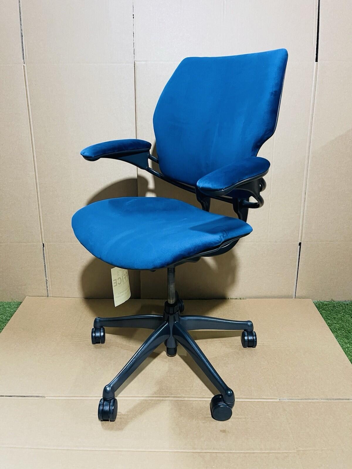Humanscale freedom chair in *NEW navy blue velvet - UK DELIVERY