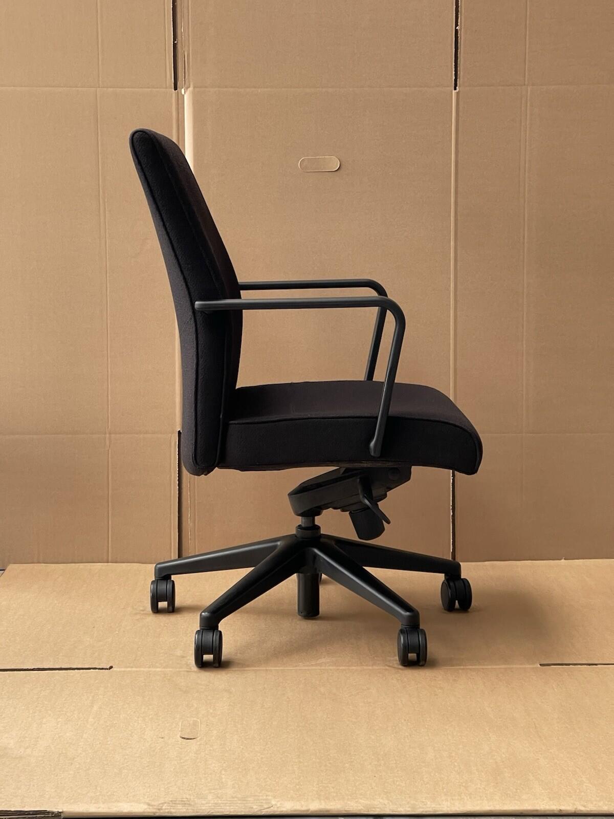 Keilhauer Vanilla Mid back Executive Chair - RRP$1103- Great Condition - UK Del