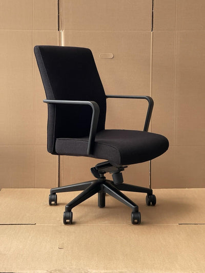 Keilhauer Vanilla Mid back Executive Chair - RRP$1103- Great Condition - UK Del
