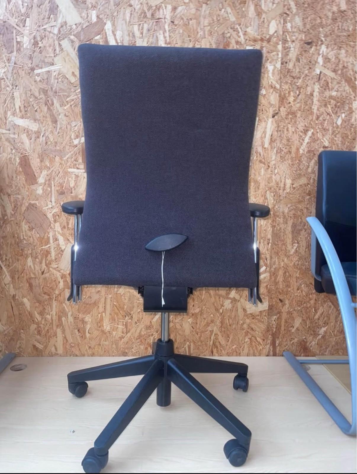 Haworth COMFORTO Ergonomic Office Chair with Adjustable Height & Swivel Black UK