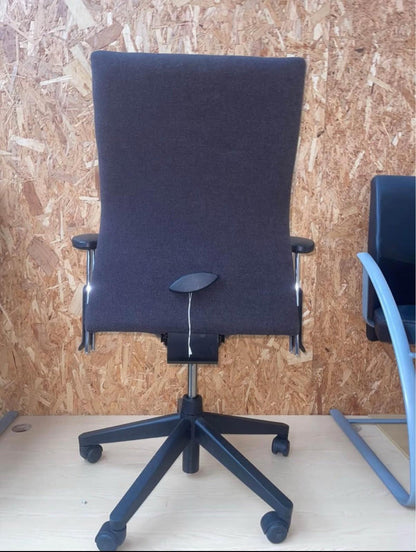 Haworth COMFORTO Ergonomic Office Chair with Adjustable Height & Swivel Black UK