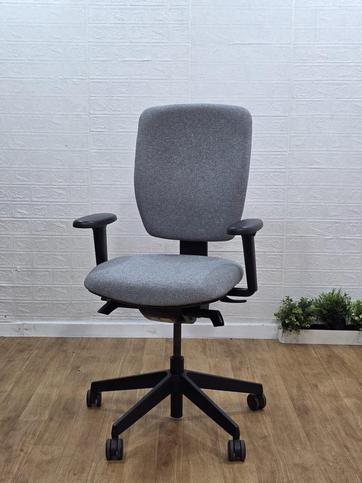 Refurbished Senator Dash Task Chair 3D Arms Light Grey UK Delivery