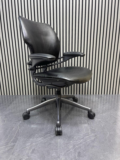 Humanscale freedom chair In Black Leather  Gel Armrests UK Delivery