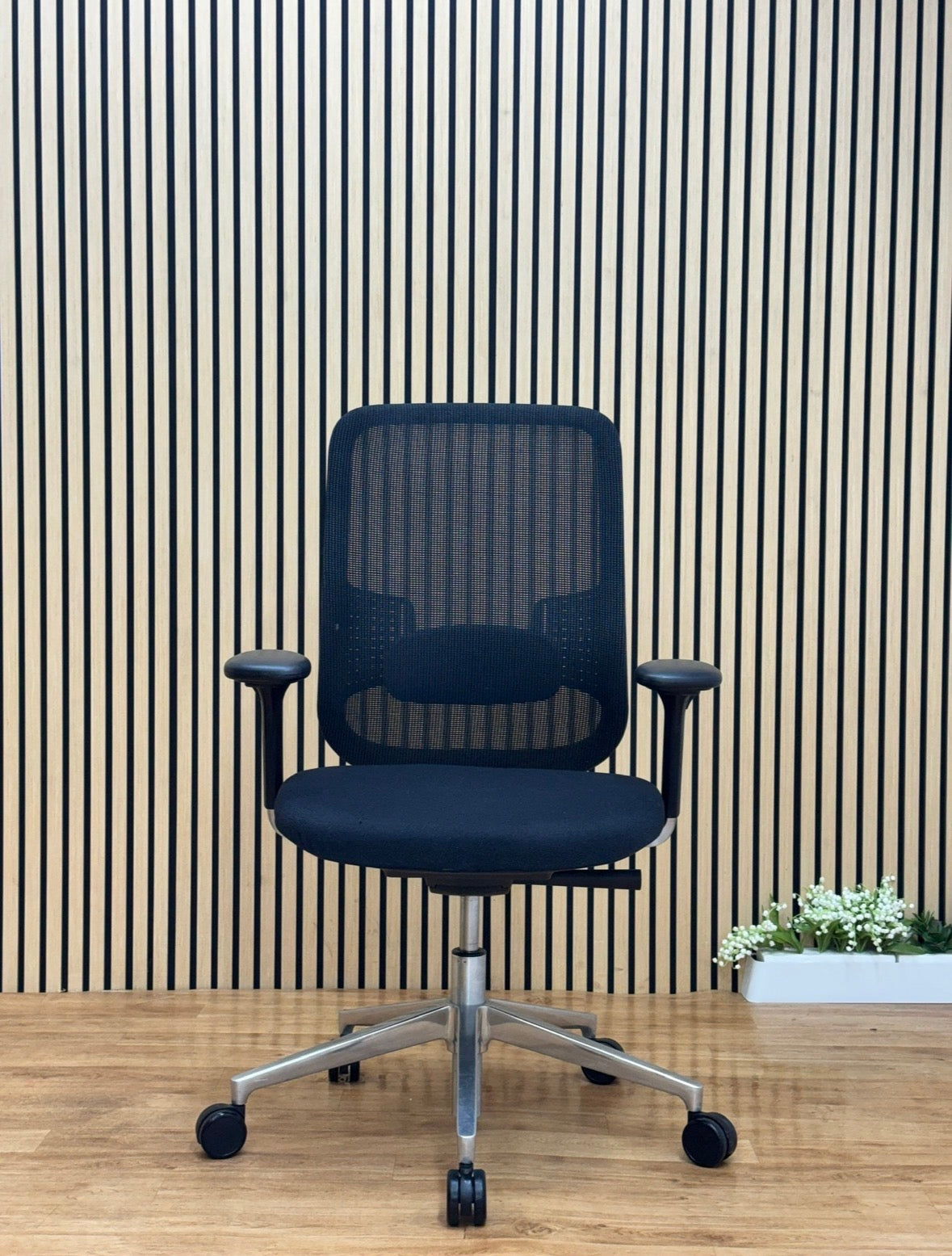 Orangebox Do Task Chair – Premium Ergonomic Mesh Office Chair - Chrome Base