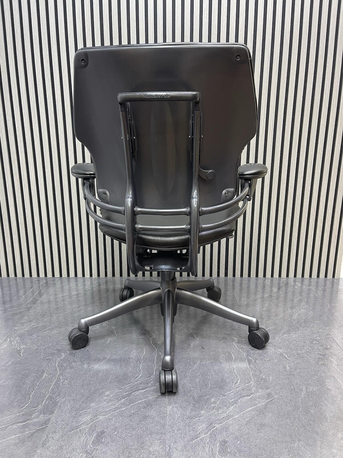 Humanscale freedom chair In Black Leather  Gel Armrests UK Delivery