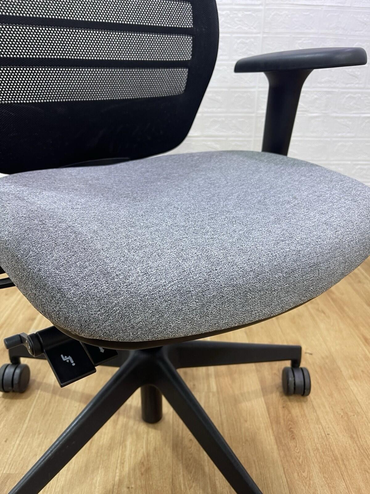 Senator Fuse Adjustable Office Chair / Black ,Grey / 4D Armrest - UK Delivery