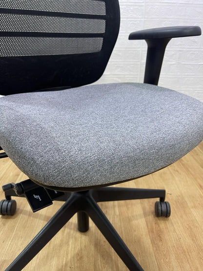 Senator Fuse Adjustable Office Chair / Black ,Grey / 4D Armrest - UK Delivery