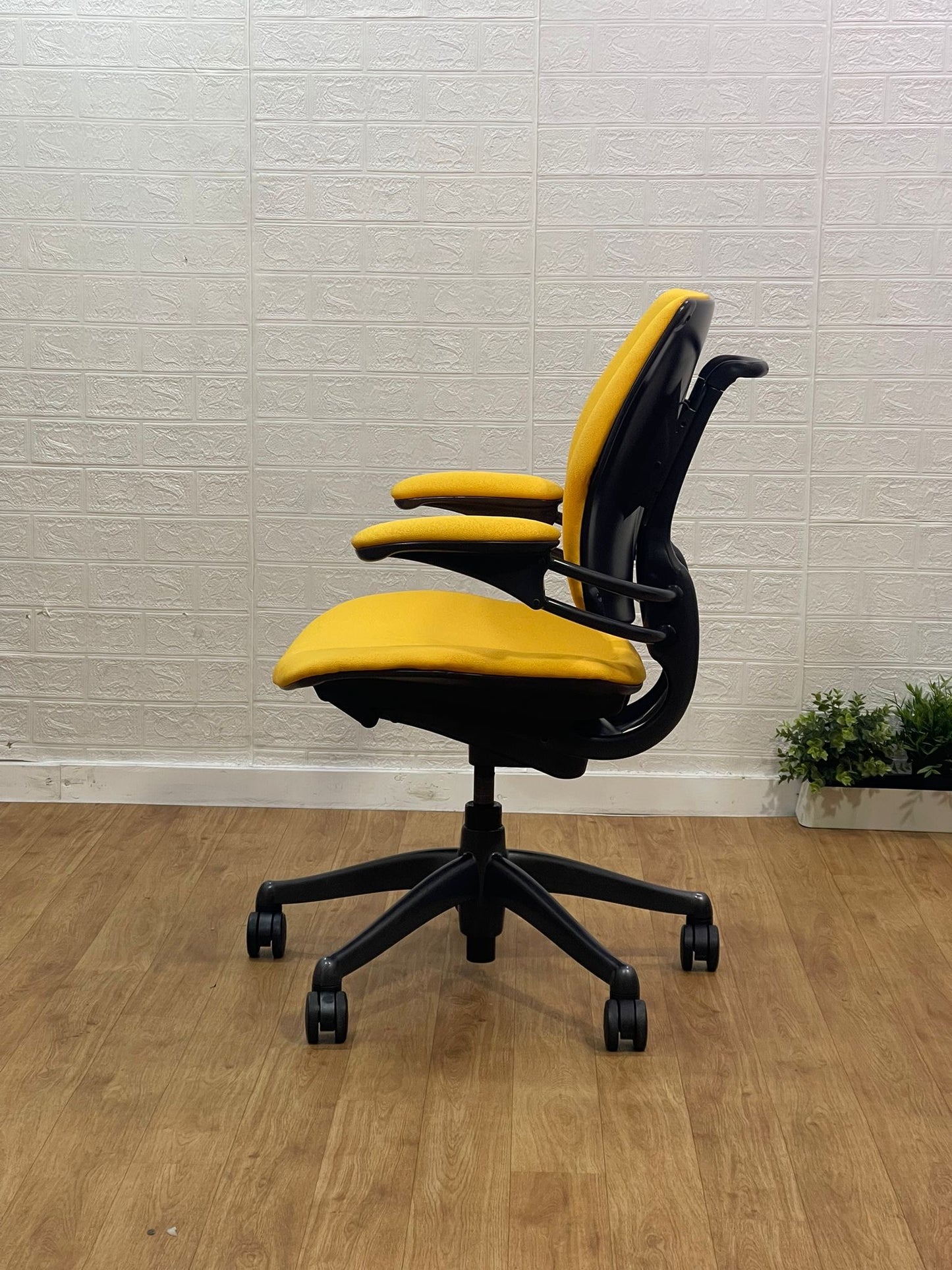 Humanscale Freedom Office Chair In Yellow Fabric