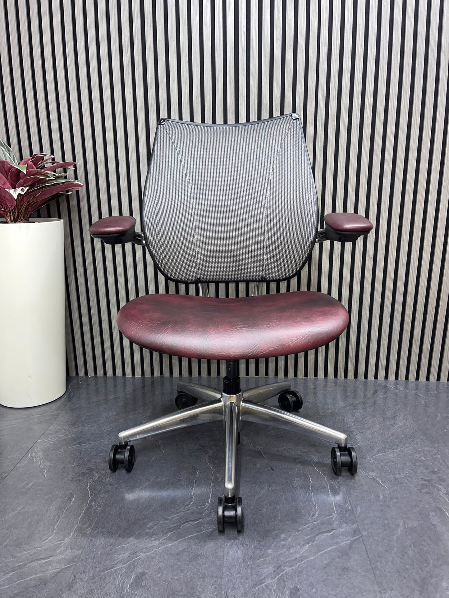 Humanscale Liberty Office Chair – Ergonomic Task Chair with Gel Armrests – Available in Multiple Colours – UK Delivery