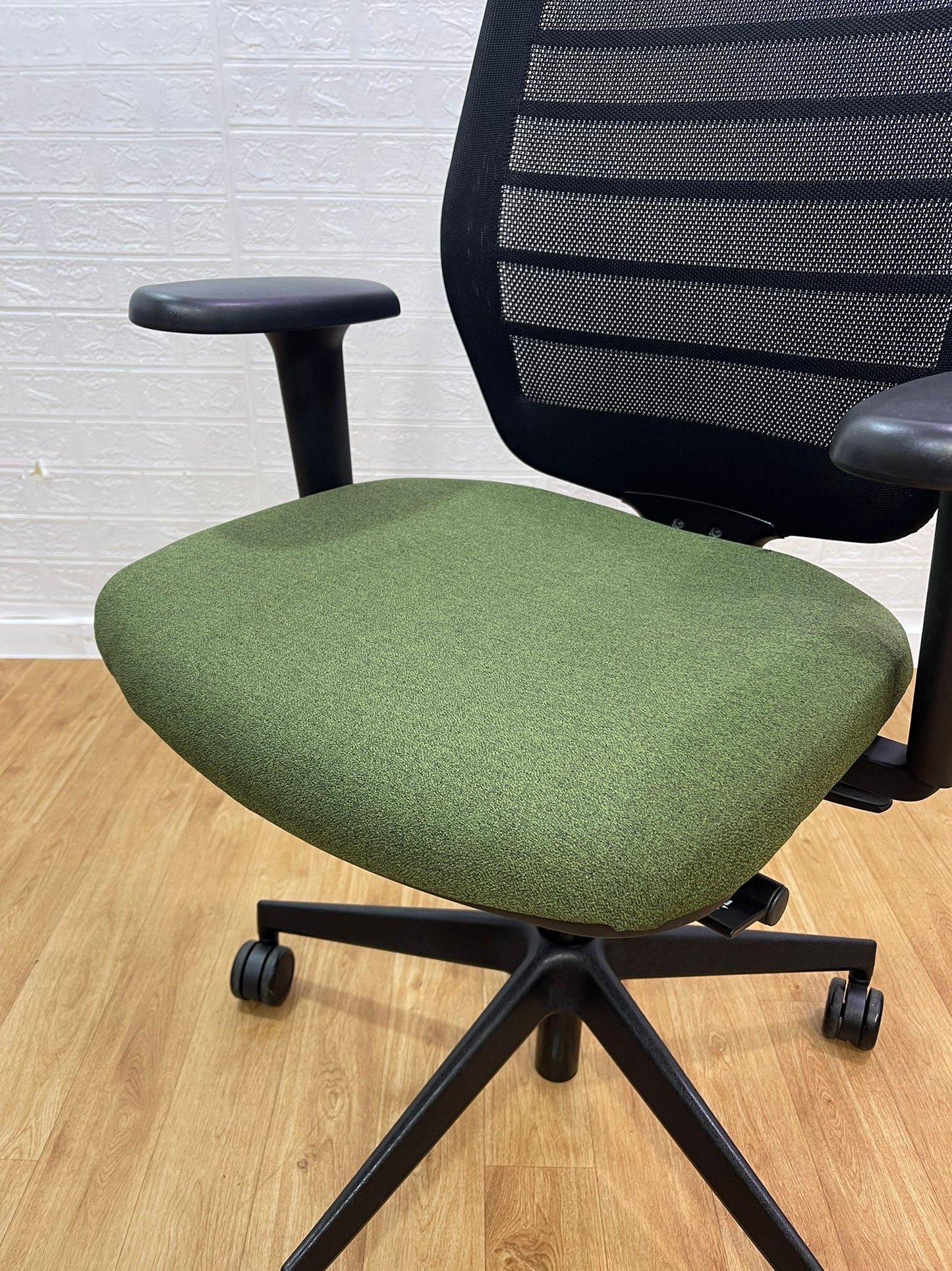 Senator Fuse Adjustable Office Chair  / 4D Armrest - UK Delivery