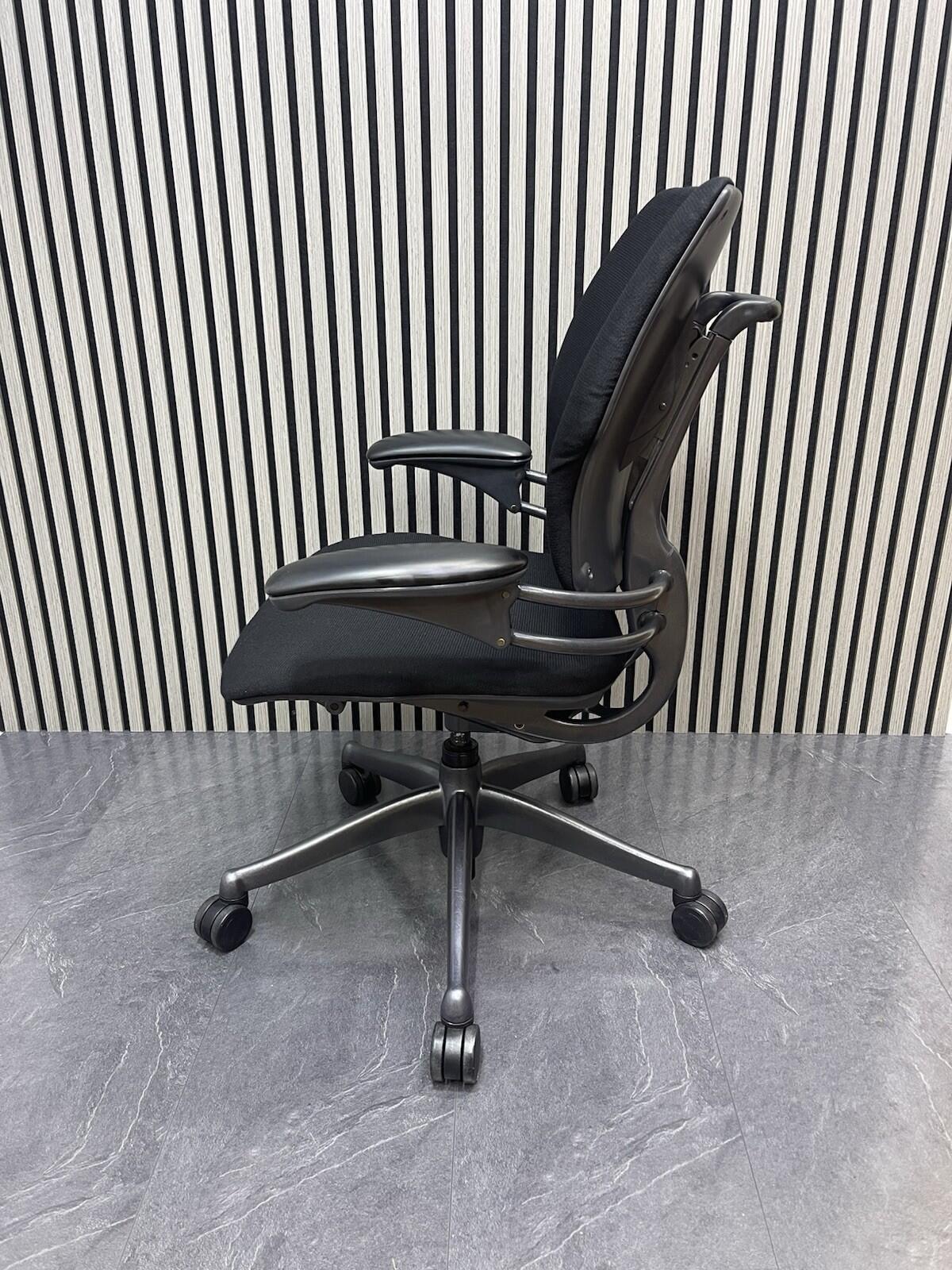 Humanscale Freedom Chair / Black Fabric / Gel Armrests - UK Delivery