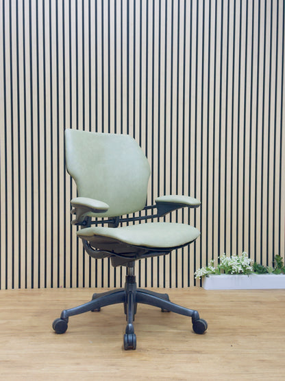 Refurbished Humanscale Freedom Task Chair UK - Maple PU Leather Ergonomic Chair, Second-hand Humanscale Freedom, Office Furniture Tech, Sustainable Office Seating UK.