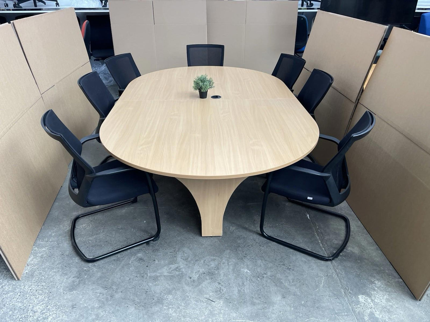 Round Edge Meeting Table With 7 X Sidiz Cantilever Chairs - CAN DELIVER
