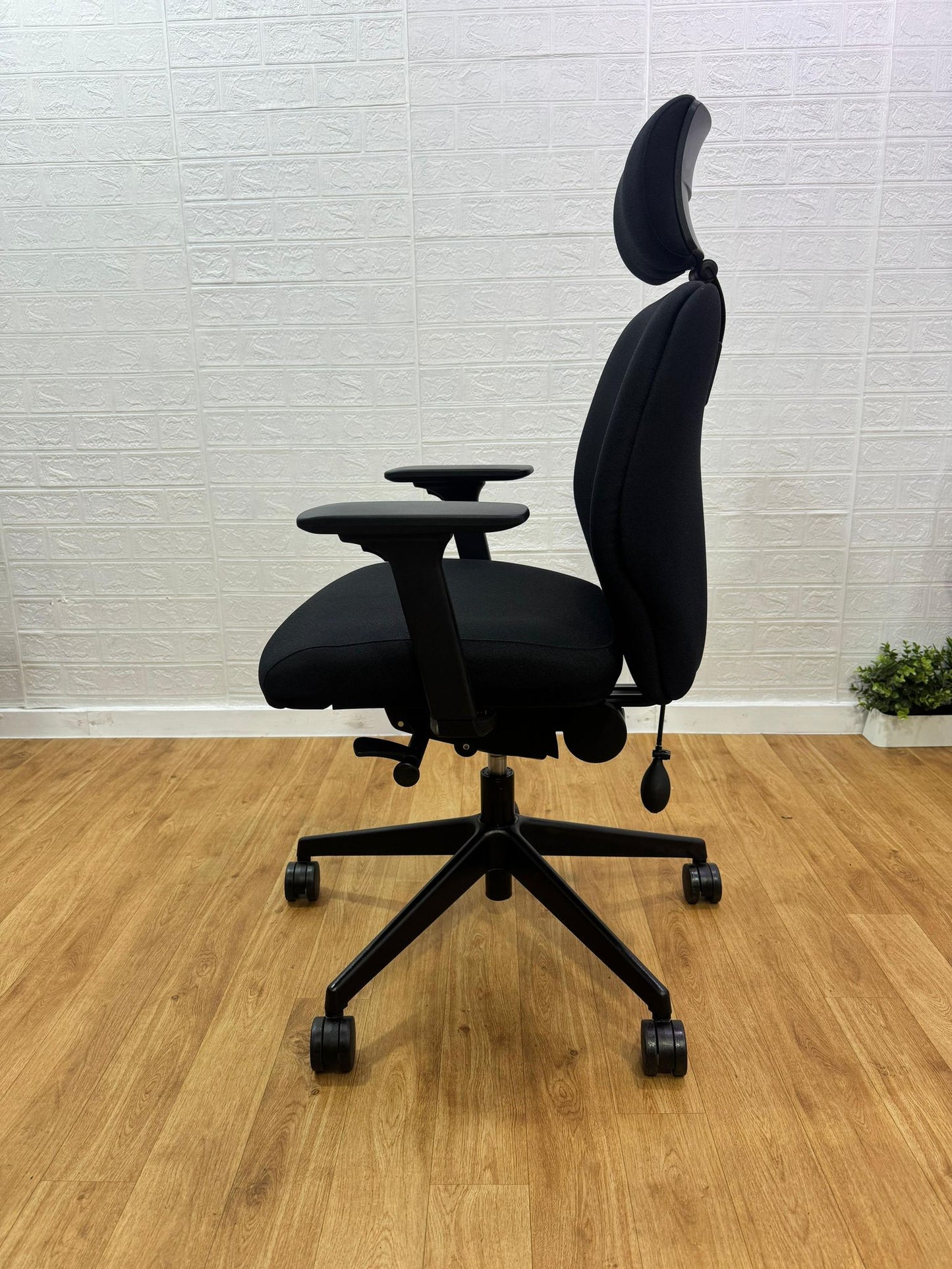 Ergonomic Super Adjustable Office Chair / Excellent Condition / Black / Posturite Chair Positiv Plus Medium Back Chair (with armrests/headrest) - Black
