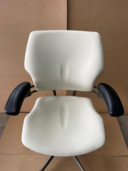 Humanscale freedom chair - White cream leather - black armrest - Upholstered