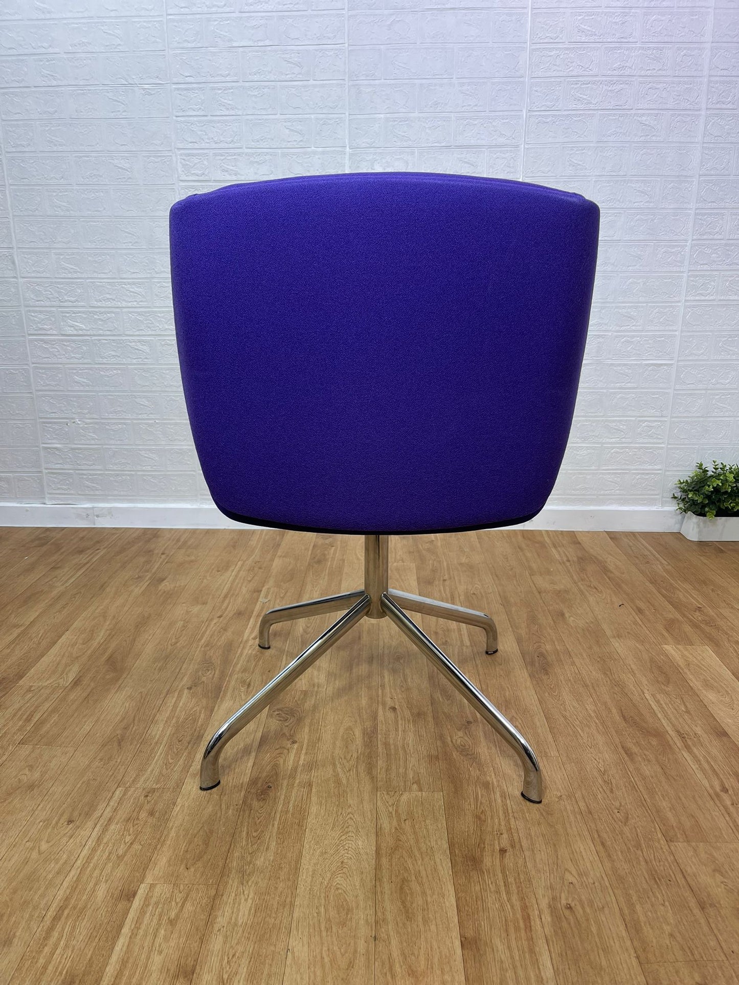 Boss Design Kruze Purple Swivel Tub Chair / Reception / Lounge - UK DELIVERY