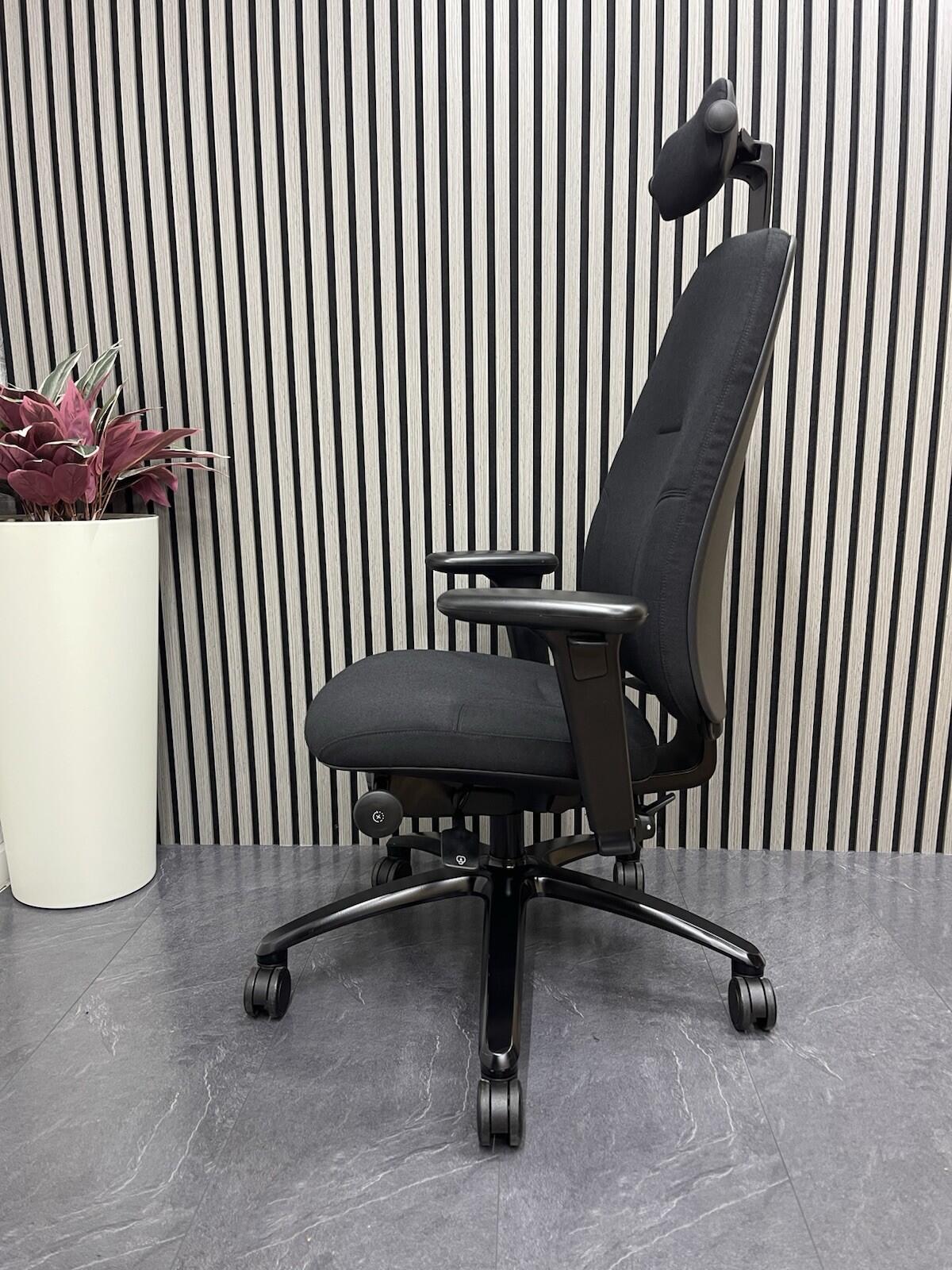 RH Logic 220 Fully Loaded Chair - All Black (Rrp£1548) - UK Delivery