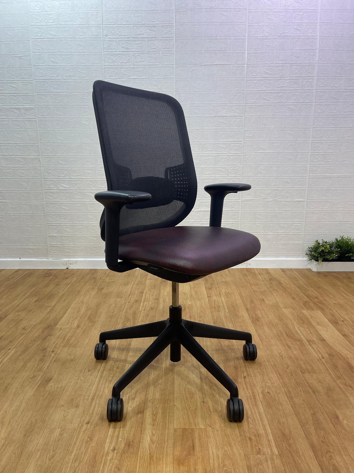 Orangebox Do HBA Office Chair Fully Adjustable/Back Lock/UK
DELIVERY