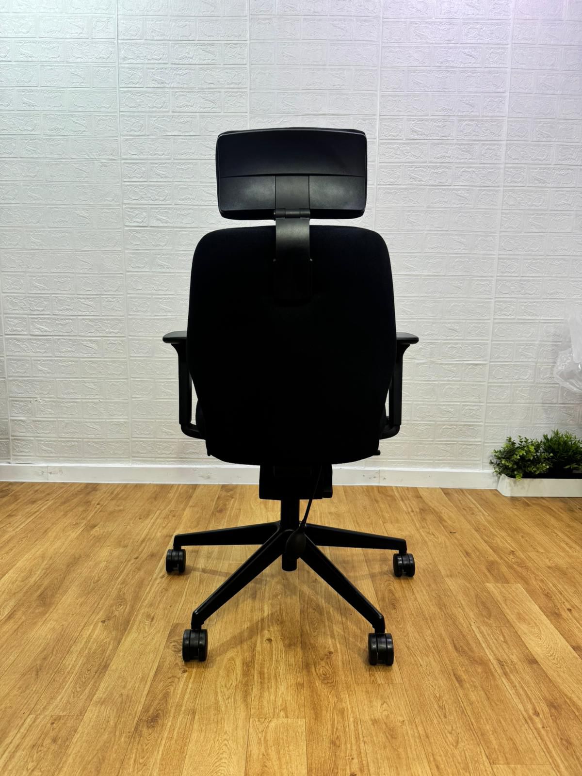 Ergonomic Super Adjustable Office Chair / Excellent Condition / Black / Posturite Chair Positiv Plus Medium Back Chair (with armrests/headrest) - Black