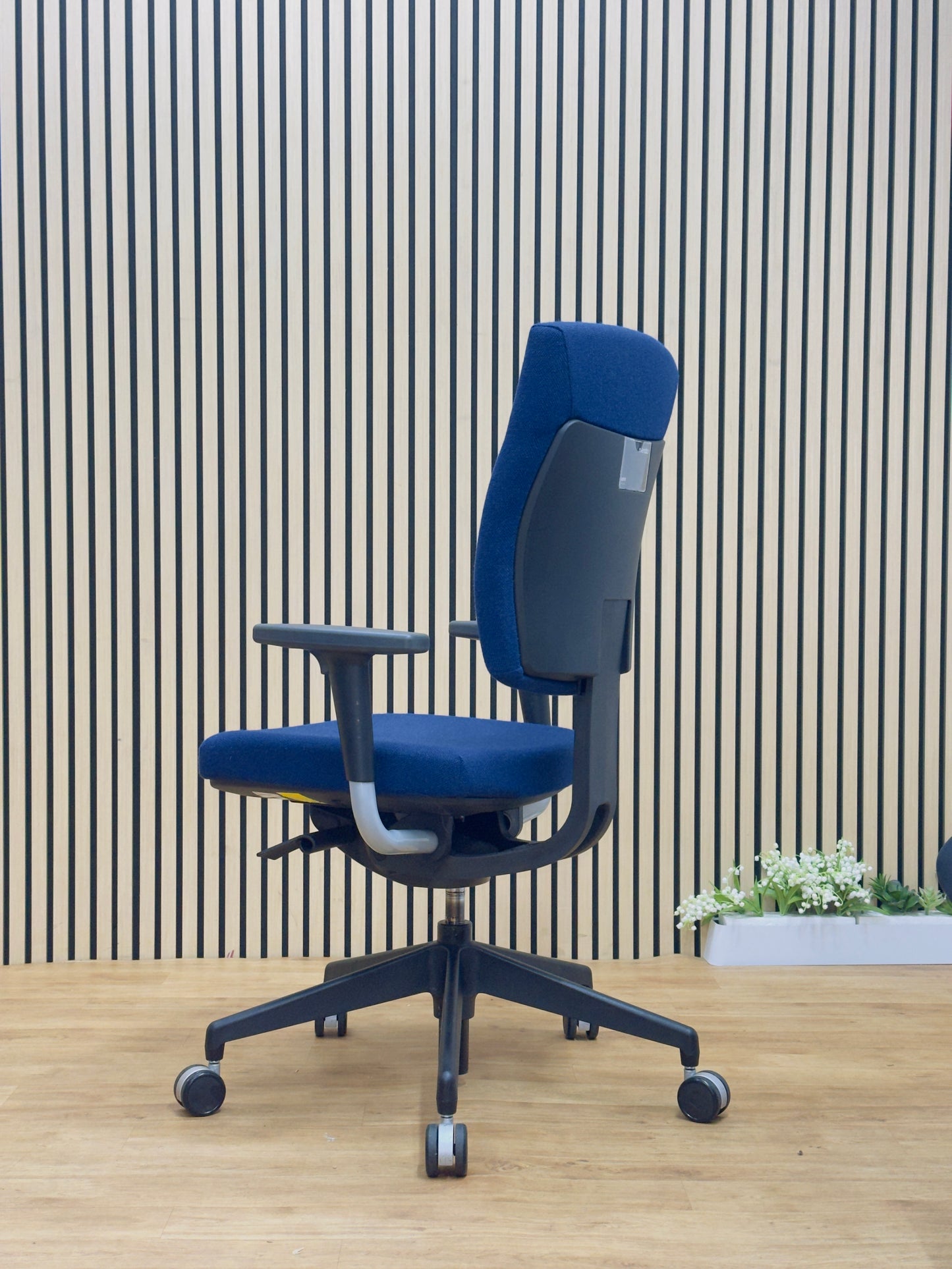 Refurbished Senator Sprint Ergonomic Task Chair – Dark Blue Fabric