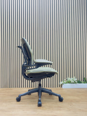 Refurbished Humanscale Freedom Task Chair UK - Maple PU Leather Ergonomic Chair, Second-hand Humanscale Freedom, Office Furniture Tech, Sustainable Office Seating UK.