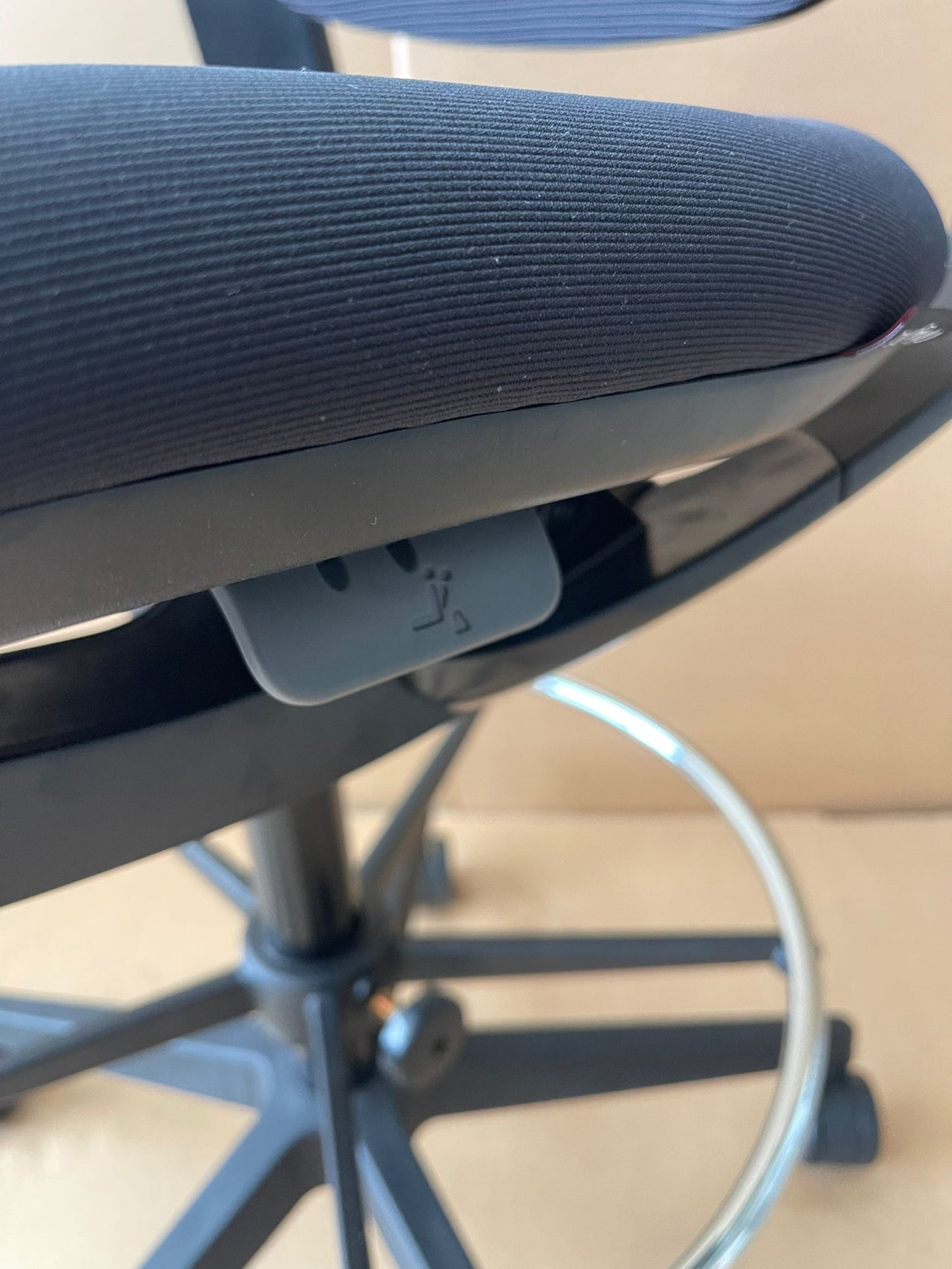 T25 ERGONOMIC CHAIR / Extended Height, Footrest -