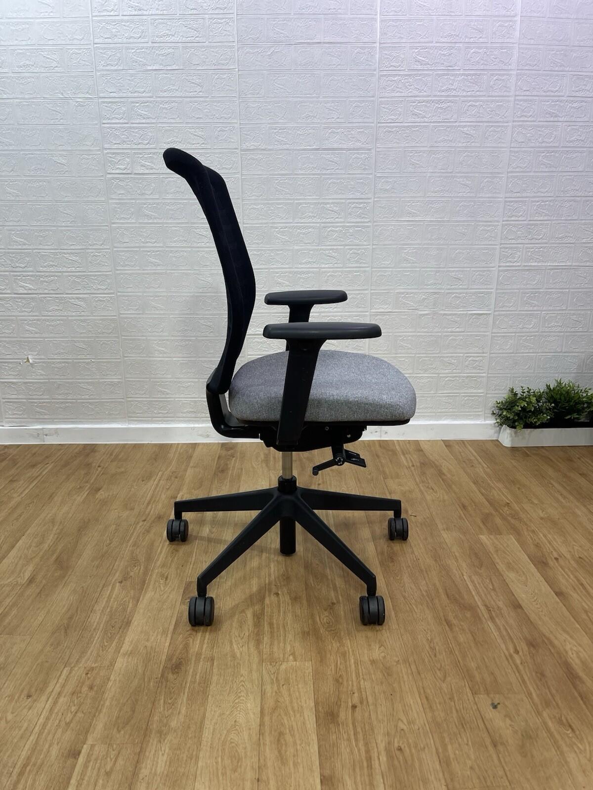 Senator Fuse Adjustable Office Chair / Black ,Grey / 4D Armrest - UK Delivery