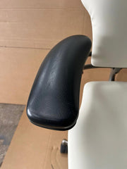 Humanscale freedom chair - White cream leather - black armrest - Upholstered
