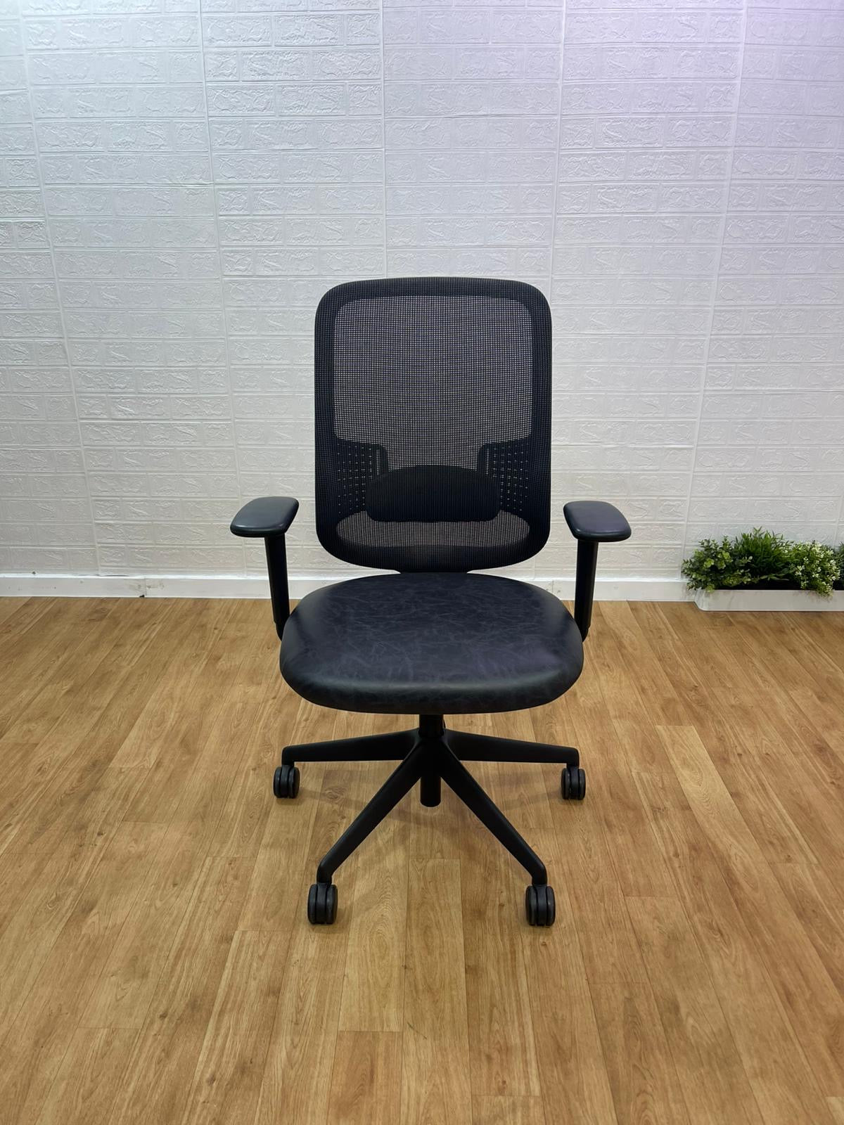 Orangebox Do HBA Office Chair Fully Adjustable/ Leather/Back Lock/UK
DELIVERY