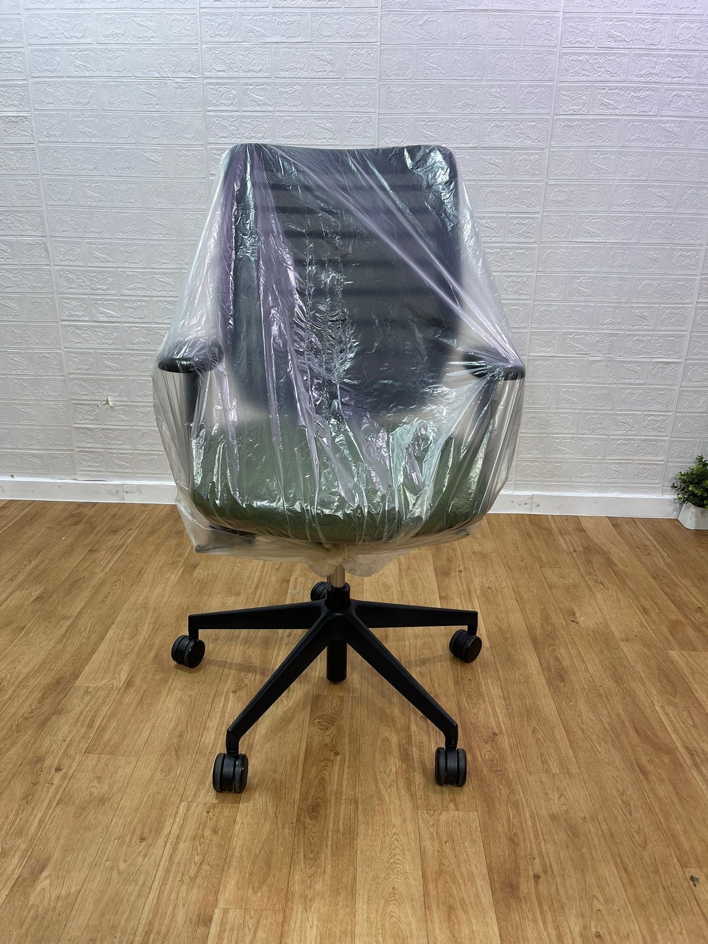 Senator Fuse Adjustable Office Chair  / 4D Armrest - UK Delivery